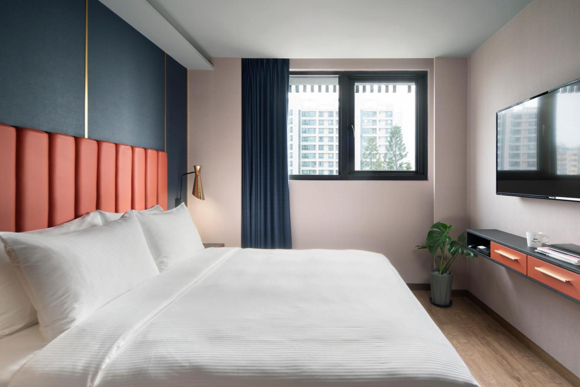 Kindness Day Hotel Тайнан Стая снимка