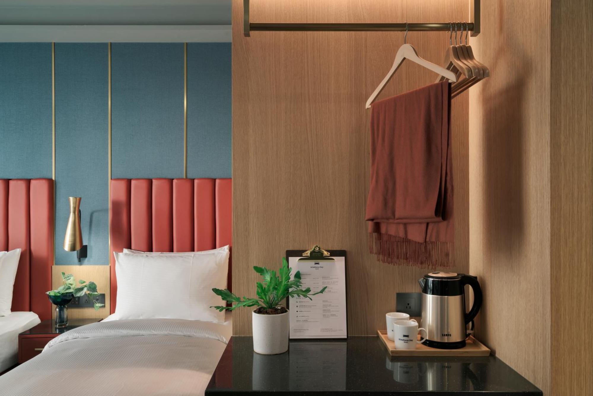 Kindness Day Hotel Тайнан Стая снимка