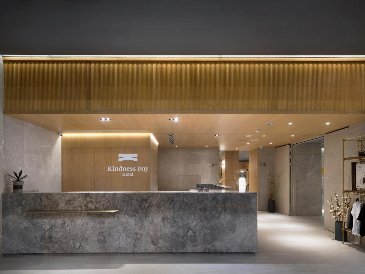 Kindness Day Hotel Тайнан Екстериор снимка