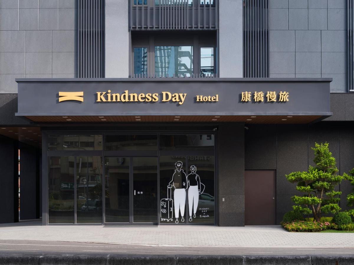 Kindness Day Hotel Тайнан Екстериор снимка