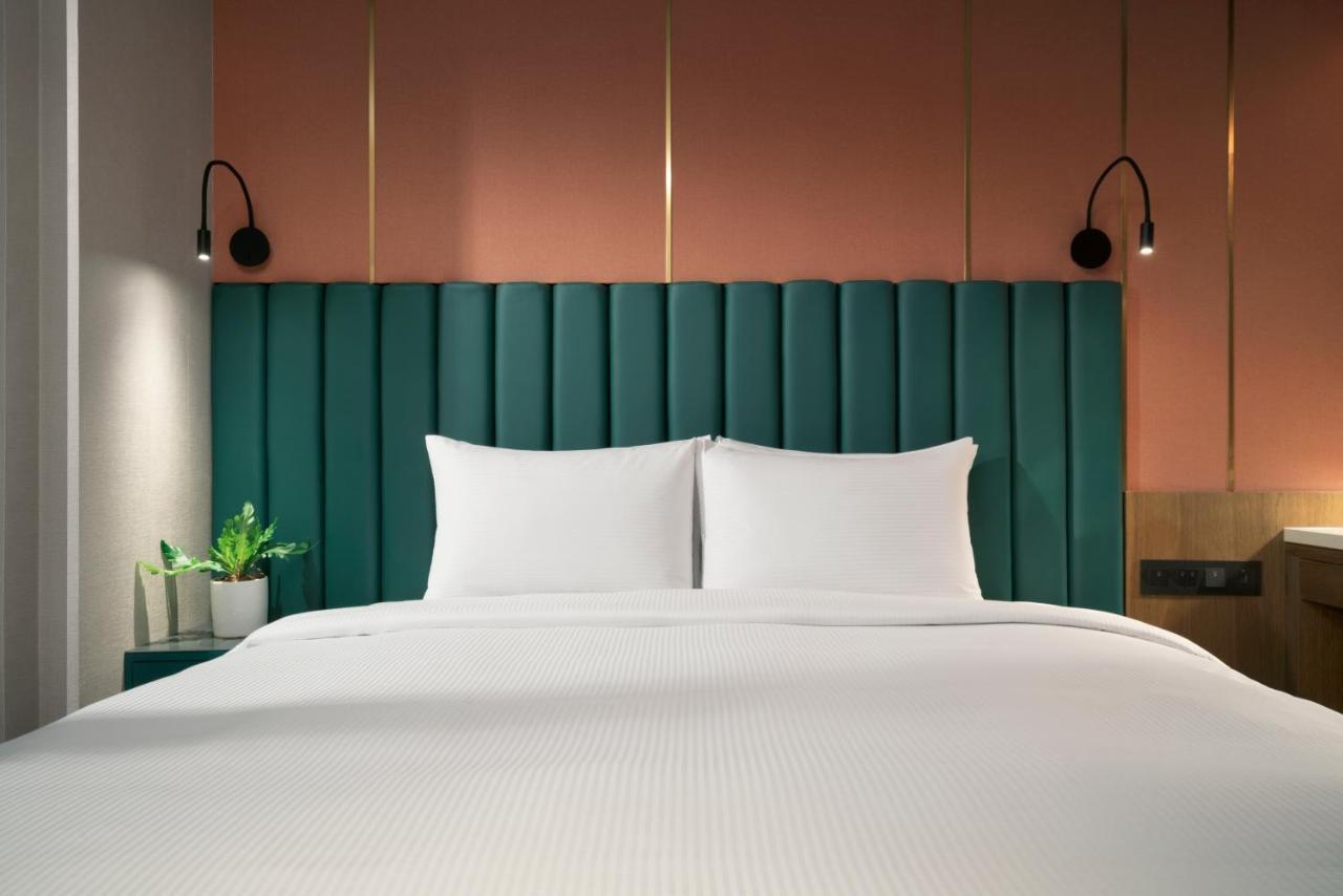 Kindness Day Hotel Тайнан Екстериор снимка